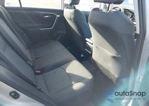 2021 Toyota Rav4 Xle z USA, uszkodzony, nr VIN 2T3P1RFV8MC190264